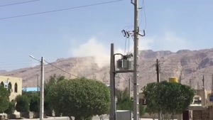 فیلم کوتاهی از گردوغبار ریزش کوه نمک در تنگستان استان بوشهر پس از زلزله 5.9 ریشتری امروز