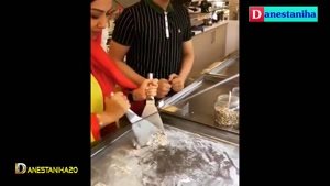 وقتی لیلا اوتادی بستنی تایلندی رولی درست میکنه