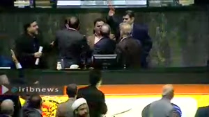 تنش در مجلس هنگام سخنرانی سیف، رییس کل بانک مرکزی و واکنش نمایندگان مجلس