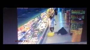 تعرض مرد سعودی به یک زن در فروشگاه