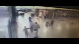 فیلم/ لحظه منفجر شدن عامل انتحاری در فرودگاه آتاتورک