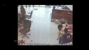 حمله ناشیانه پسر 26 ساله به یک مغازه