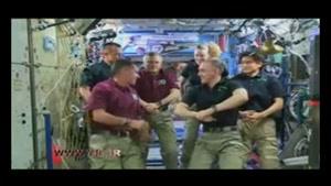 فضانوردان سوار بر کپسول سایوز شدند