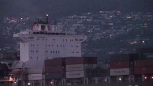 پهلو گرفتن کشتی هانجین در بندر ونکوور کانادا