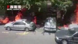 لحظه آتش سوزی زنجیره ای خودروها در خیابان پلیس تهران