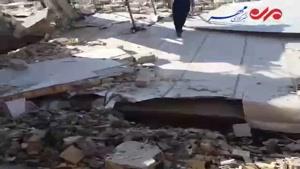 جاری شدن آب در منازل تخریب شده بر اثر زلزله
