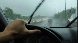آموزش رانندگی در هوای بارانی