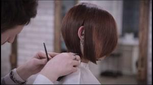 فیلم آموزش کوتاه کردن مو  زنانه مدل اسپرت