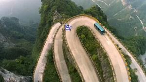 ویدیویی خیر کننده از پرواز با  وینگ سوییت در مناطق کوهستانی