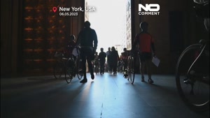 تصاویری از شهروندان نیویورکی که با دوچرخه هایشان در کلیسا