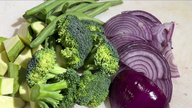 بشقاب سبزیجات، غذای سالم و رژیمی