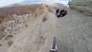 کوهستان و دوچرخه و لنز دوربین گوپرو
