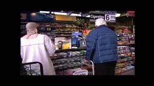 دوربین مخفی پیرمرد بیمار و دزدی از فروشگاه